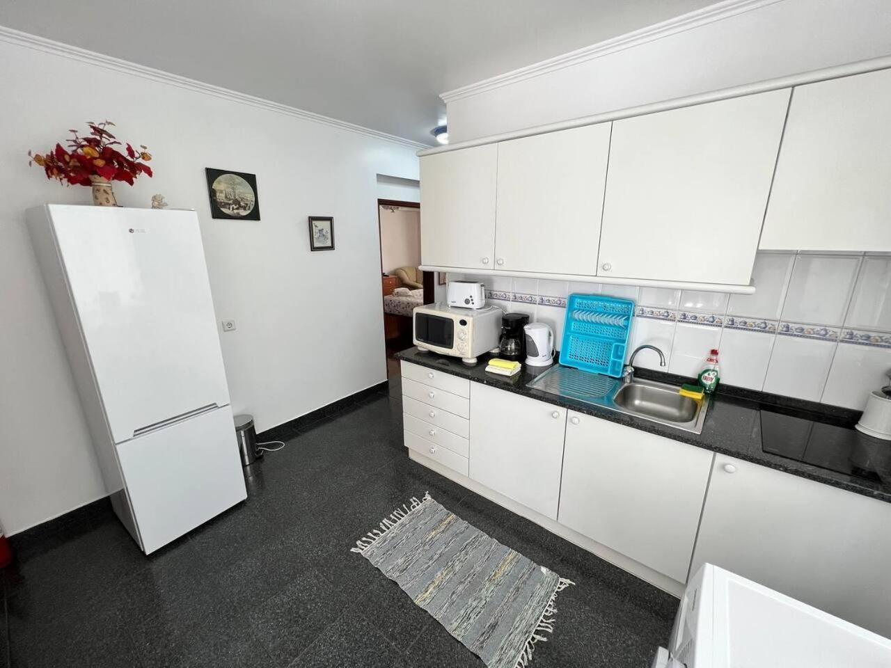 Comfortable 2-Bedroom Apartment For Relaxing Stays Фуншал Екстериор снимка